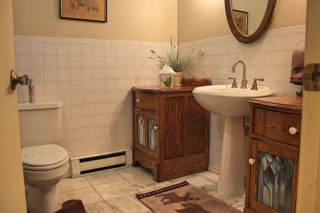 Room, Private Bathroom (02 Bear's Den)
