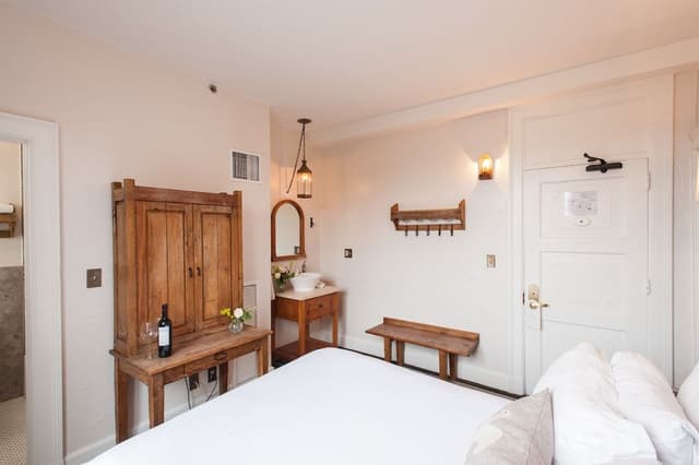 Superior Room, 1 King Bed (Classic 1 King)