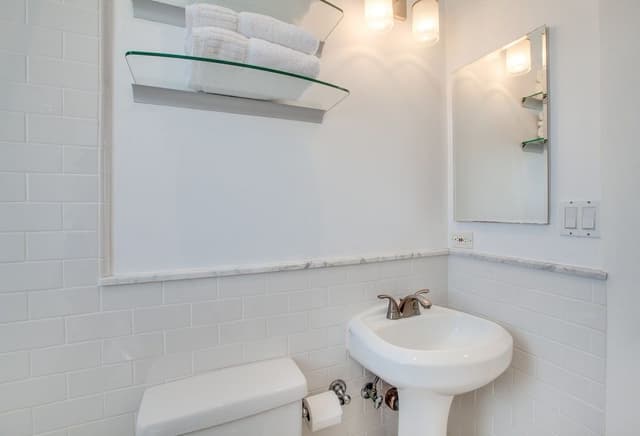 Junior Studio Suite, Street view