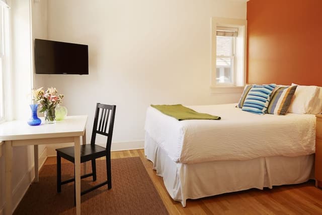 Junior Studio Suite, Street view