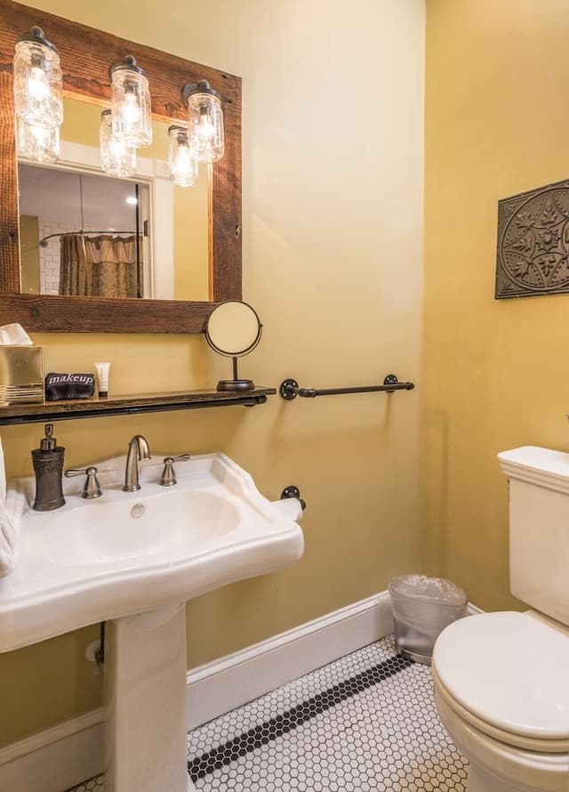 Gold Room - Premium in private Cottage (Adults 21+ Only)