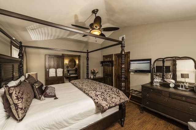 Amethyst Room - Premium Room (Adults 21+ only)