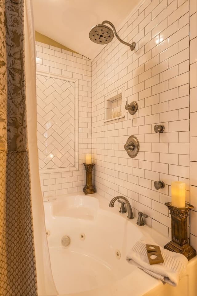 Gold Room - Premium in private Cottage (Adults 21+ Only)