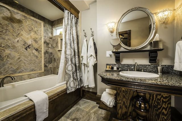 Amethyst Room - Premium Room (Adults 21+ only)
