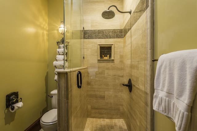 Garnet Room - Deluxe Room (Adults 21+ Only)
