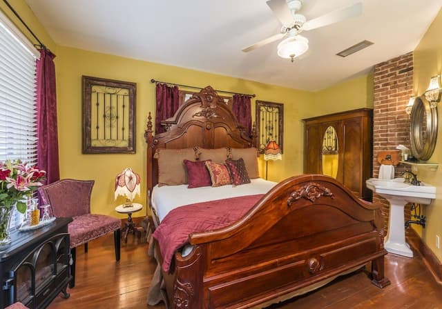 Garnet Room - Deluxe Room (Adults 21+ Only)