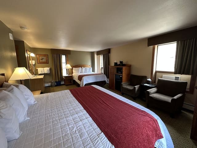Double Room 1 Queen and 1 King bed (Not pet friendly)