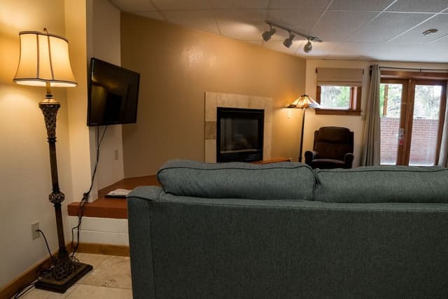 Basic Apartment, 2 Bedrooms, Pet Friendly