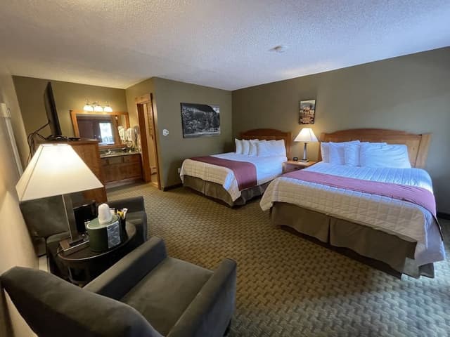 Double Room 1 Queen and 1 King bed (Not pet friendly)