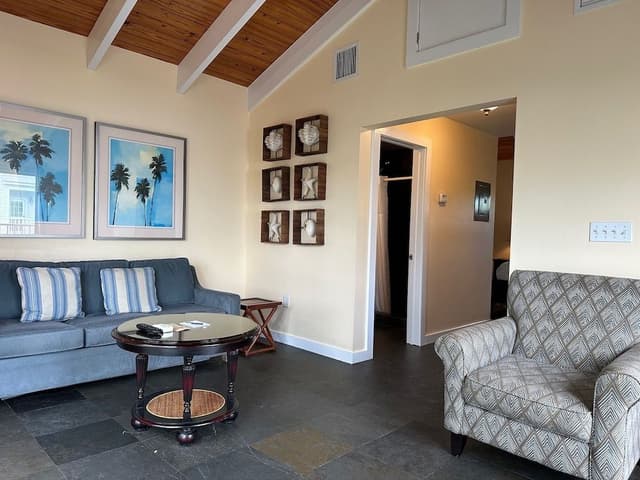 Bottle Palm Superior King Suite, 1 King Bed, Garden and Pool View, 2nd Floor Stair Access