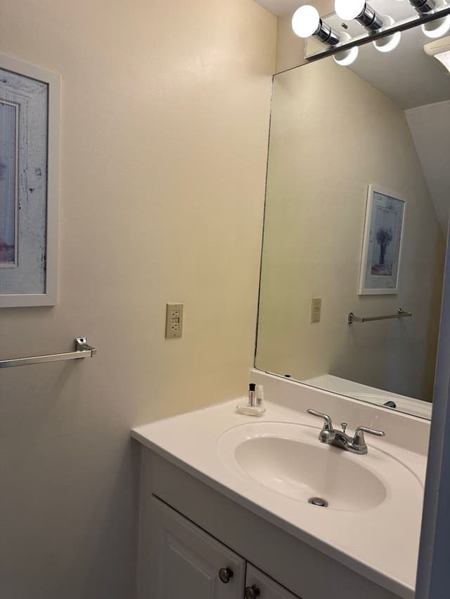 2F Cuban Club Premium 1 Bedroom Condo, 2 Queen Beds, 1.5 Baths,Annex Building, 2nd Floor
