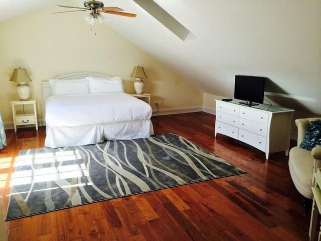 8D Premium Cuban Club Condo, Duval St. Parade Balcony, 2 bedrooms, 2 bathrooms, Kitchen, 2nd Floor