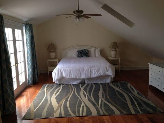 8D Premium Cuban Club Condo, Duval St. Parade Balcony, 2 bedrooms, 2 bathrooms, Kitchen, 2nd Floor
