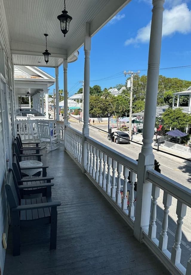 8D Premium Cuban Club Condo, Duval St. Parade Balcony, 2 bedrooms, 2 bathrooms, Kitchen, 2nd Floor