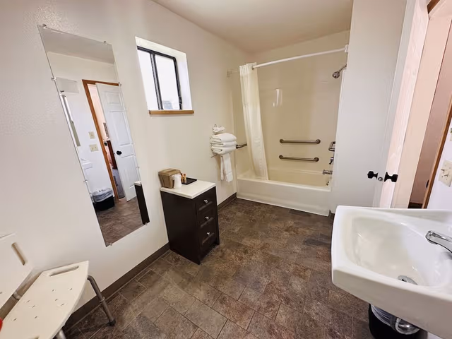 Double Room, 2 Queen Beds, Accessible