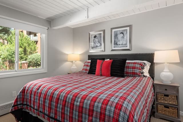 Condo, 2 Bedrooms