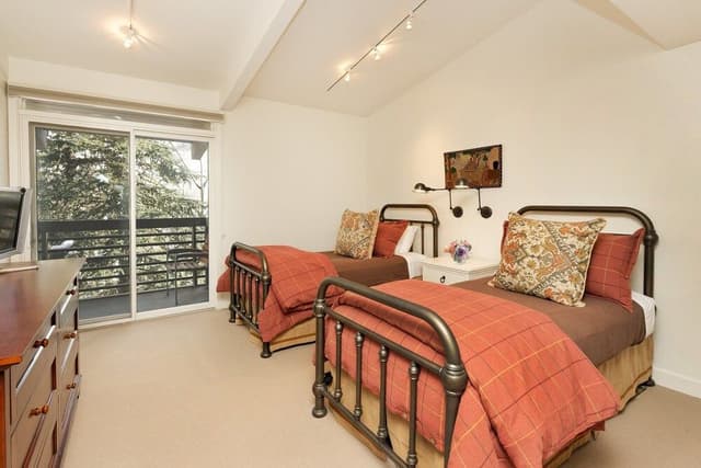 Condo, 3 Bedrooms