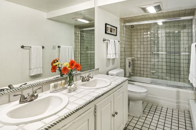 Condo, 2 Bedrooms