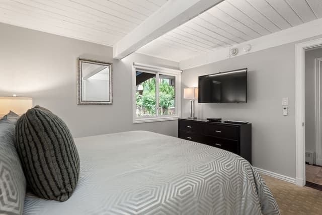Condo, 2 Bedrooms
