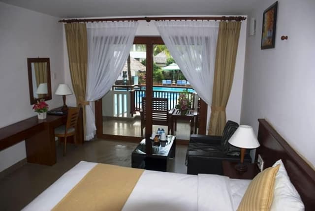 Deluxe Room, Pool View