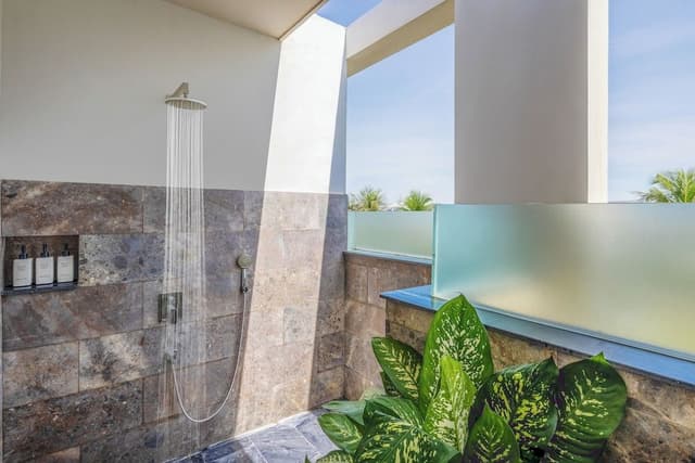 The Level, Family Room, 2 Bedrooms