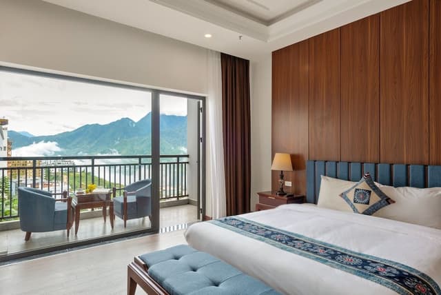 Grand Deluxe Room Mountain View