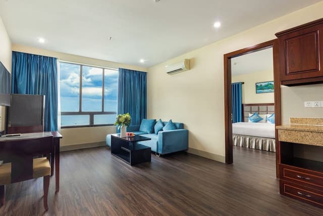 Suite, Sea View