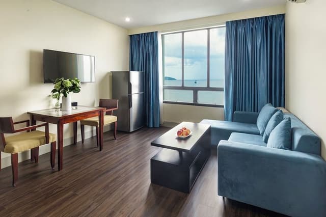 Suite, Sea View