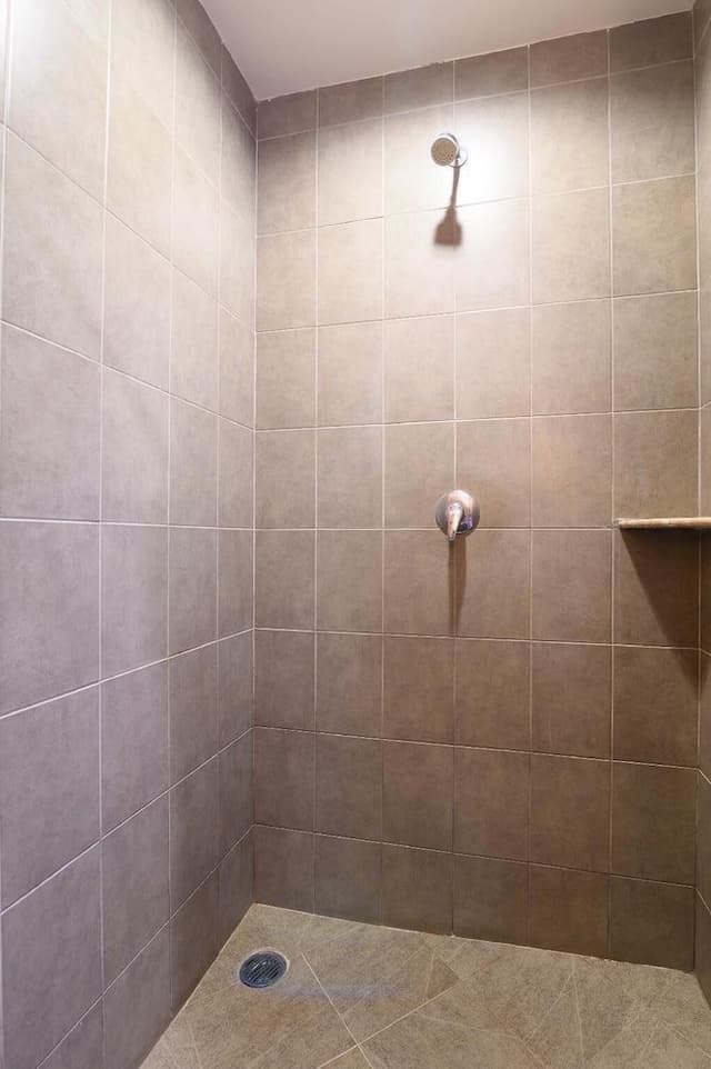 Pool Access Room