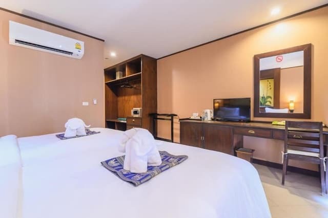 Pool Access Room