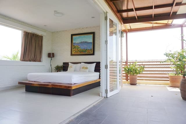 Suite, Balcony