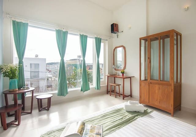 Standard Room, 1 Queen Bed