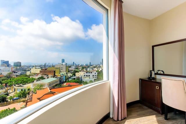 Deluxe Suite, 1 King Bed, Beach View