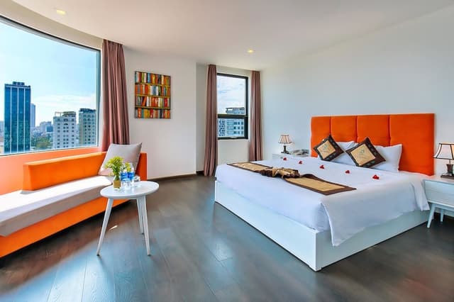Deluxe Suite, 1 King Bed, Beach View