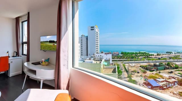 Deluxe Suite, 1 King Bed, Beach View