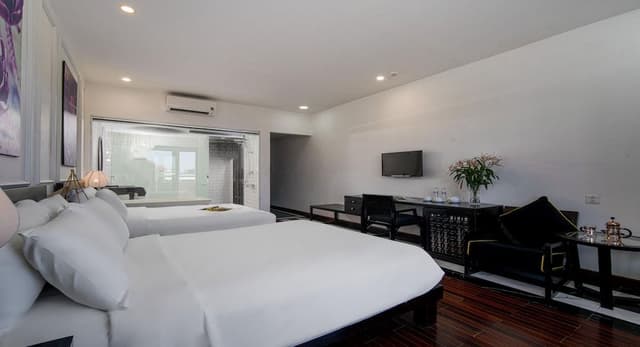 Deluxe Twin Room, River View with Balcony and Bathtub