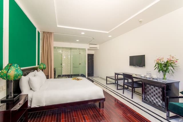 Deluxe Double Room, Garden or City view with Balcony and Bathtub