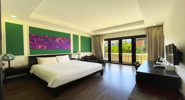 Deluxe Double Room, Garden or City view with Balcony and Bathtub