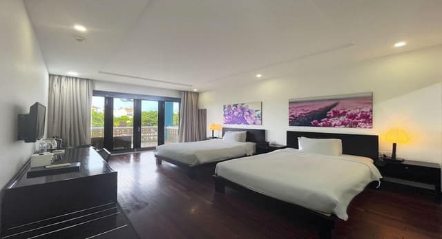 Deluxe Twin Room, River View with Balcony and Bathtub