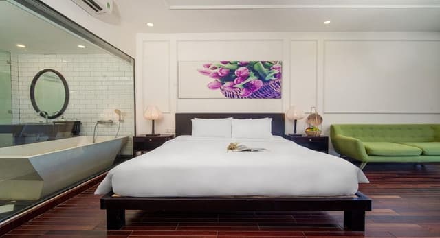 Deluxe Double Room, River View with Balcony and Bathtub