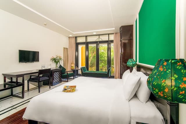 Deluxe Double Room, Garden or City view with Balcony and Bathtub