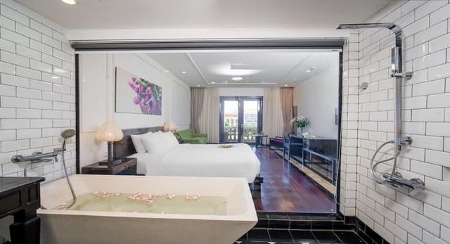 Deluxe Double Room, River View with Balcony and Bathtub