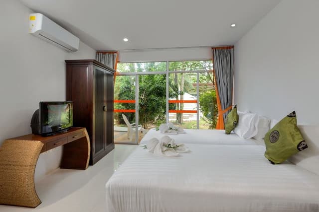 One-Bedroom Suite Garden View
