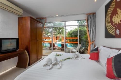 King Suite with Pool View