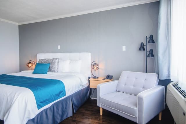 Signature Room, 1 King Bed, Sea View (Pavillon Acadie)