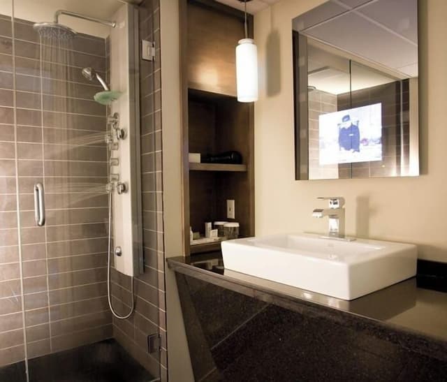 Prestige Room, 1 King Bed and 1 Queen Murphy Bed