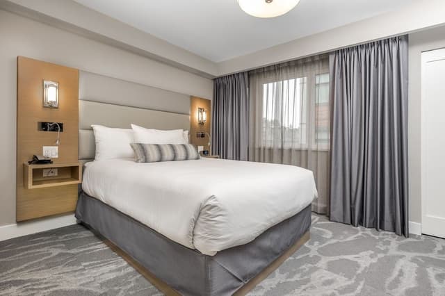 Suite, 1 Queen Bed with Sofa bed (Coast Queen Suite)