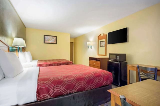 Standard Room, 2 Queen Beds, Non Smoking