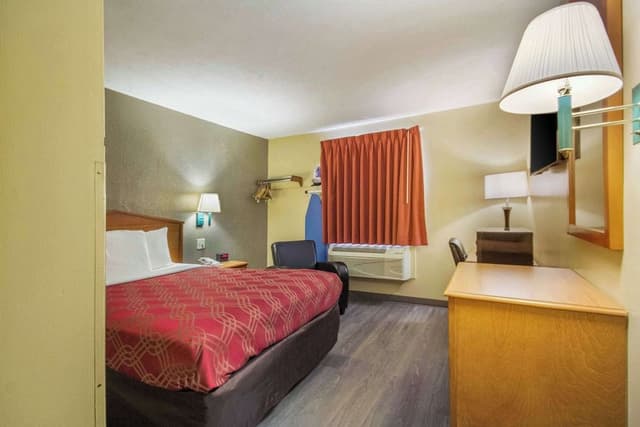 Standard Room, 1 Queen Bed, Non Smoking