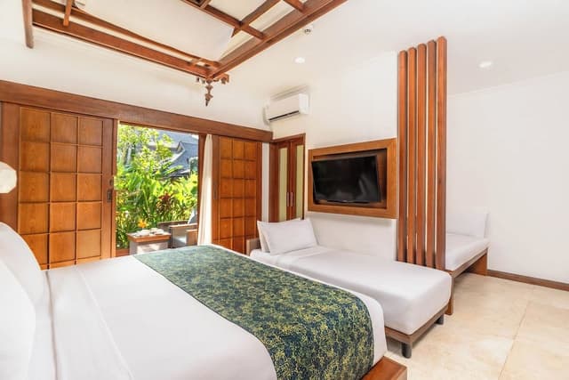 Deluxe Ocean Room